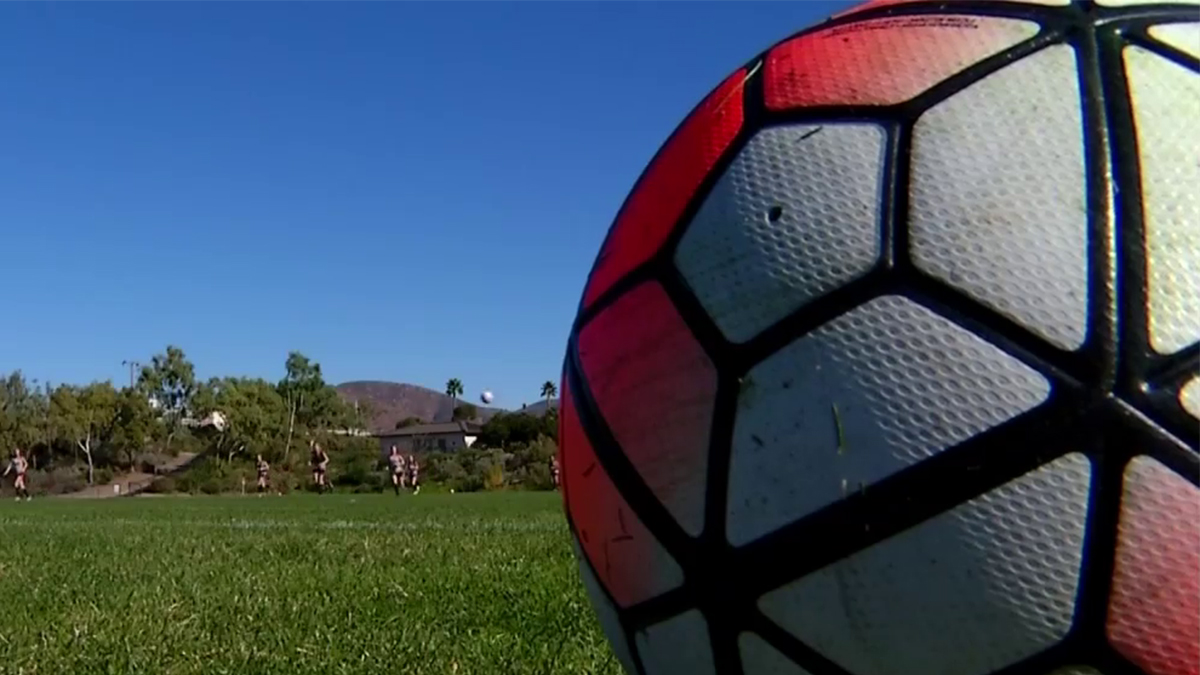 Mayor Welcomes Pro-Soccer Teams with Keys to the City