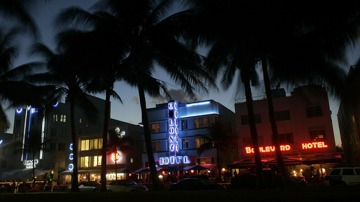 Debate Begins Over South Beach Drinking Hours
