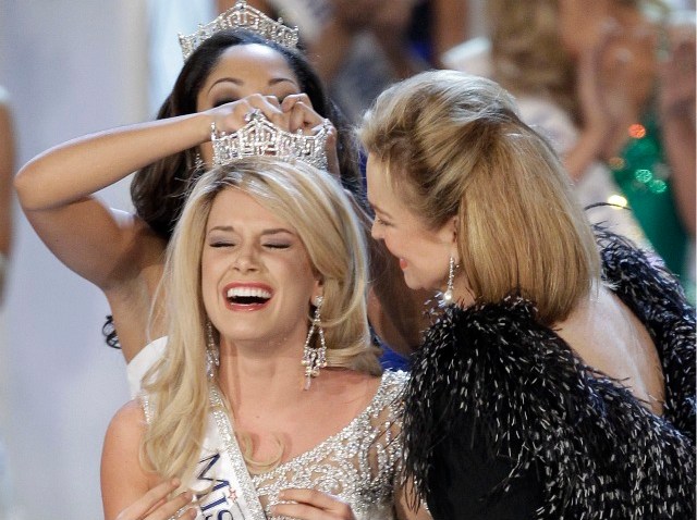 011511 Miss Nebraska becomes Miss America