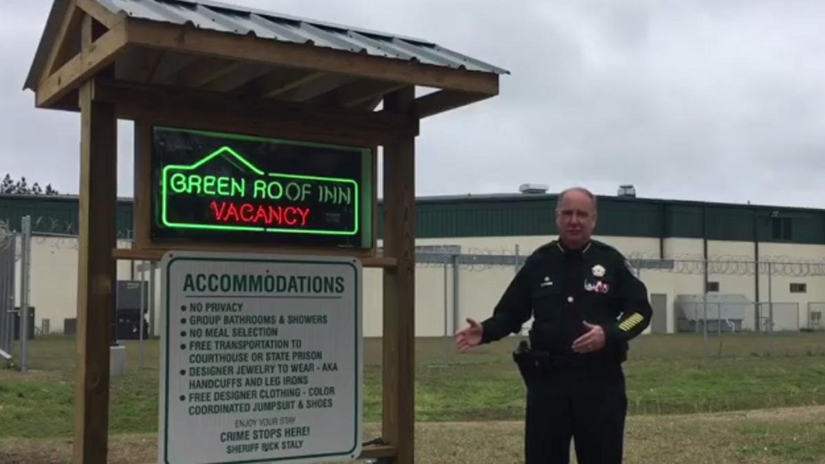 Vacancy Sign Flashes at Florida Jail Dubbed ‘Green Roof Inn’ NBC 6