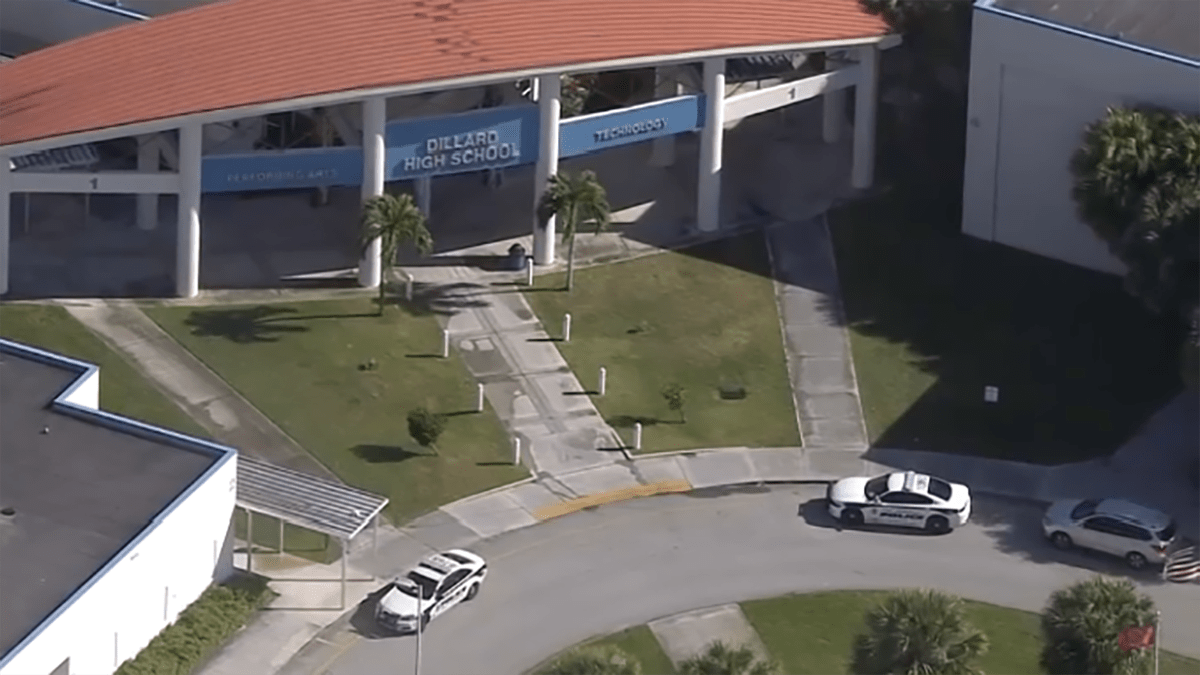 Two Fort Lauderdale Officers Injured Responding to Large Fight at Dillard High - Vimarsana News
