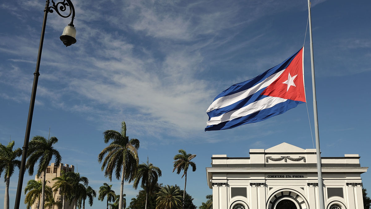 Trump threatens tariffs on any country selling oil to Cuba, a move that puts pressure on Mexico