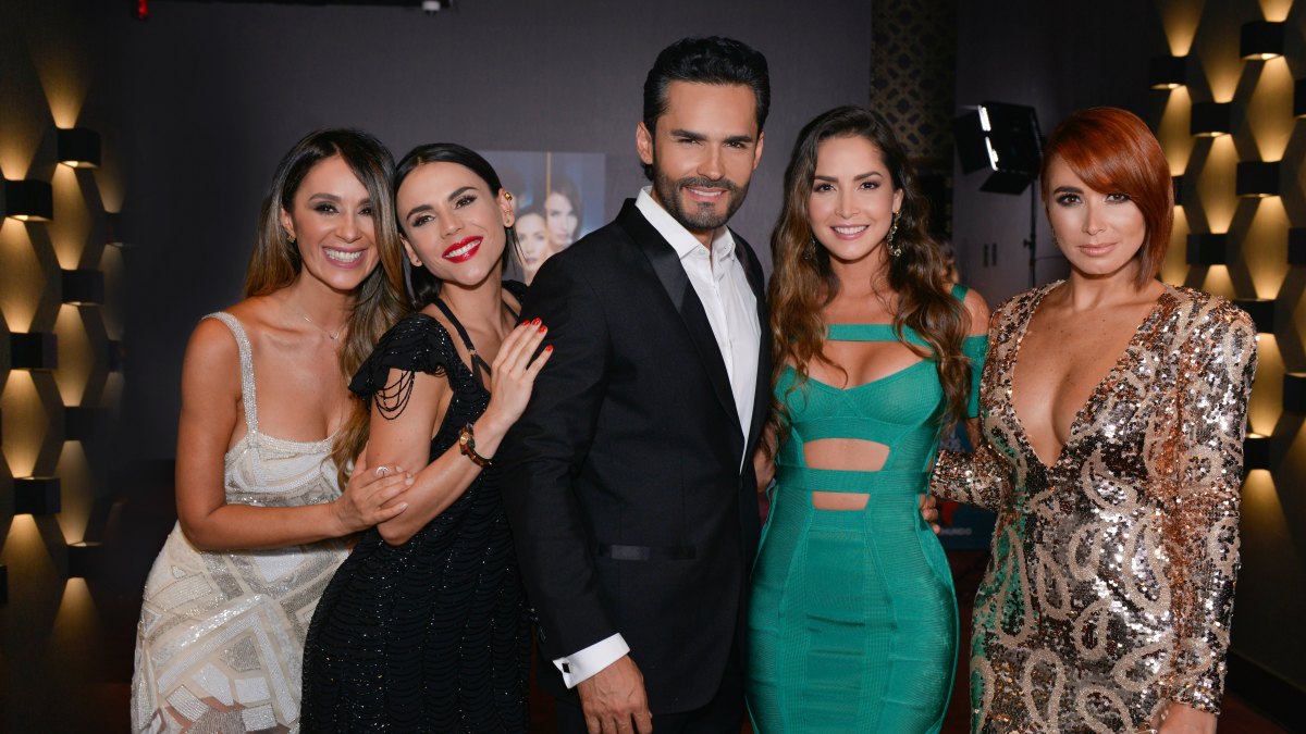 Cast Of Telemundo S Series Sin Senos Si Hay Paraiso Celebrates.