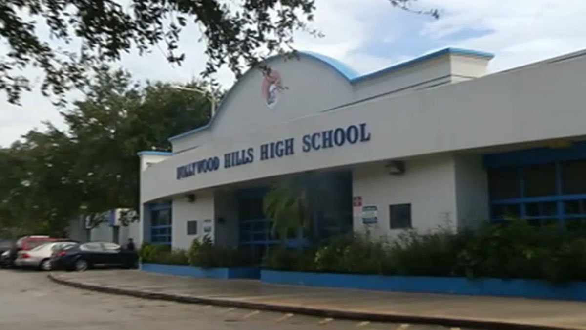 Hollywood Hills High School on lockdown due to nearby police investigation