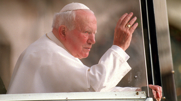 38888907pope_20010718_01504.jpg