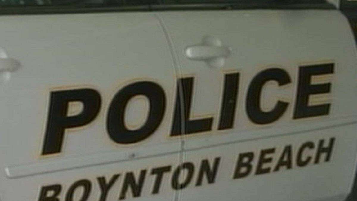 Police searching for suspect after shooting in Boynton Beach