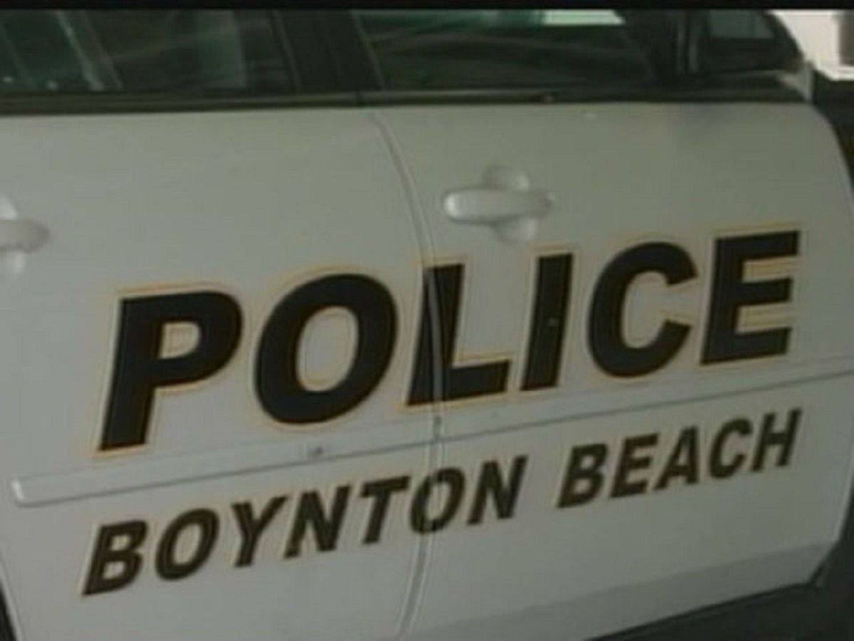 Police searching for suspect after shooting in Boynton Beach
