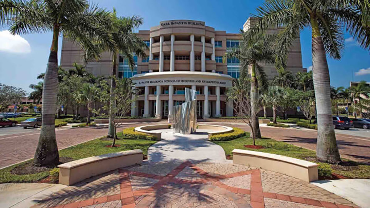 Nova Southeastern University abandona el mandato de vacunación COVID-19