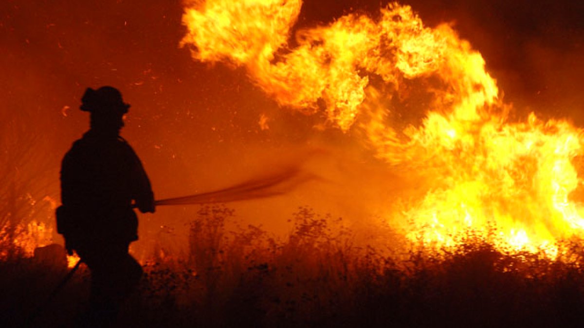 Scientist explains anatomy of wildfires and how containment is determined