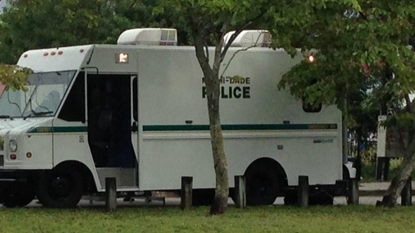 111914 miami-dade police barricaded suspect