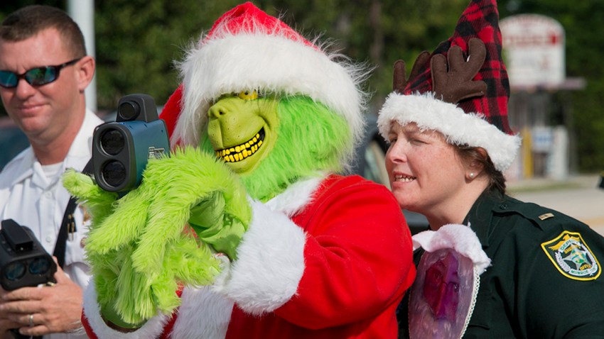 121813 grinch florida keys cop