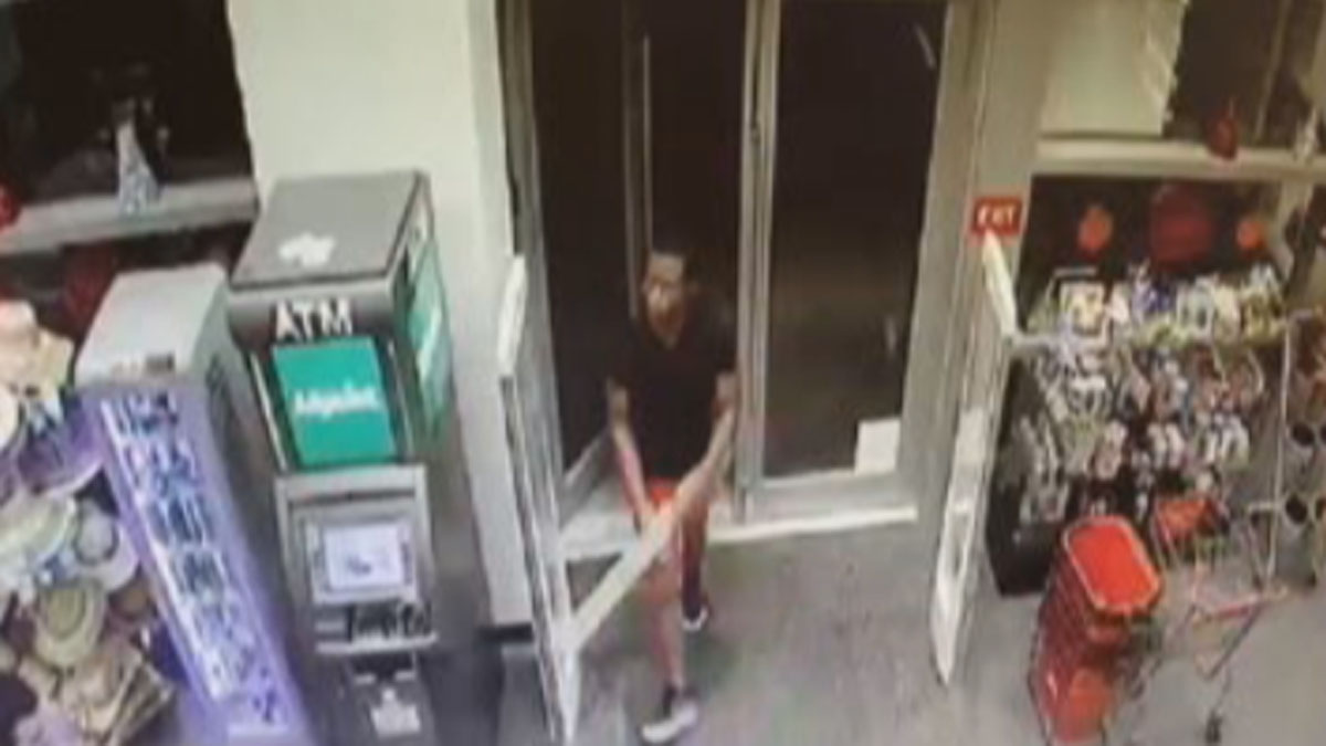 Man Robs Miami CVS With 2×4 Piece of Wood: Police – NBC 6 South Florida