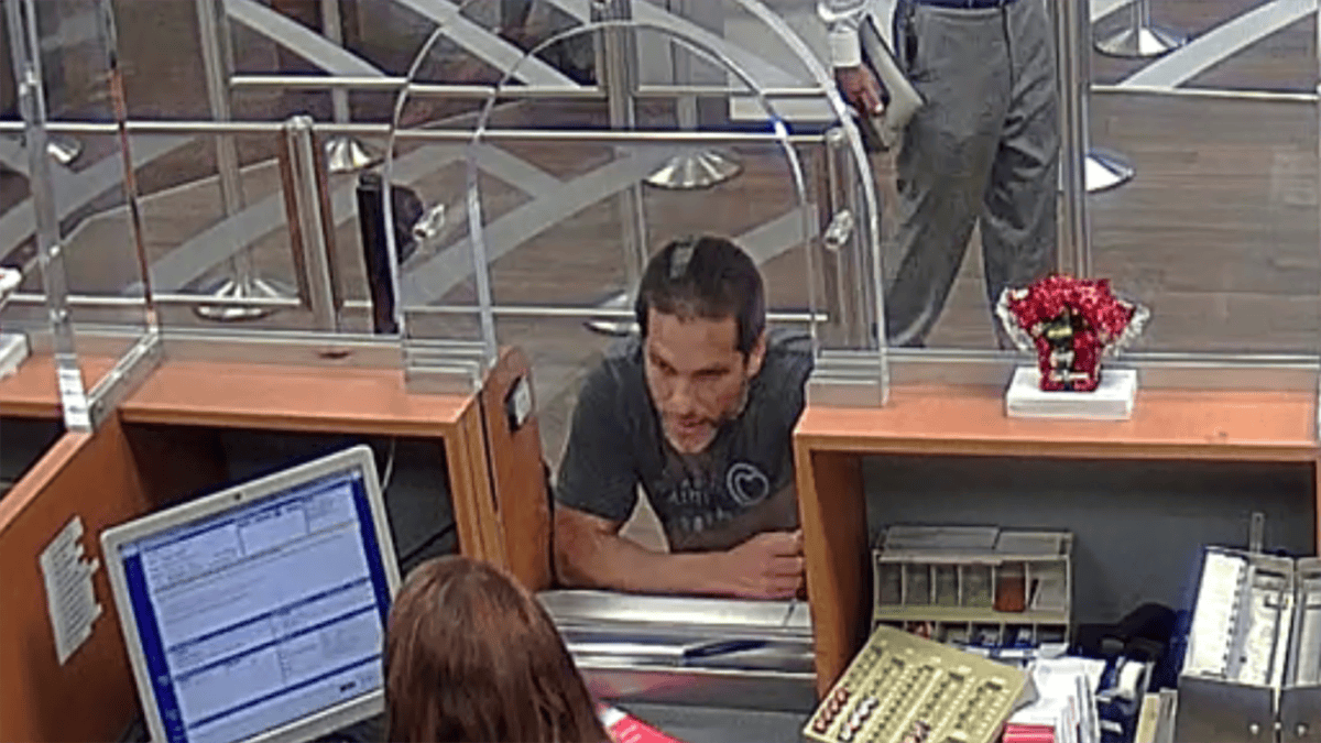 Man Sought For Robbing 2 Miami-Dade Banks in Under 30 Minutes: FBI ...