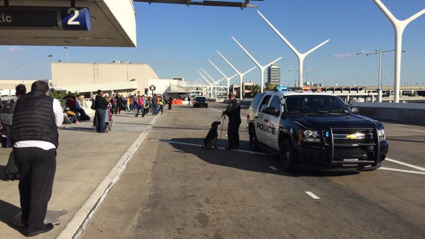 160108-lax-bomb-threat-2