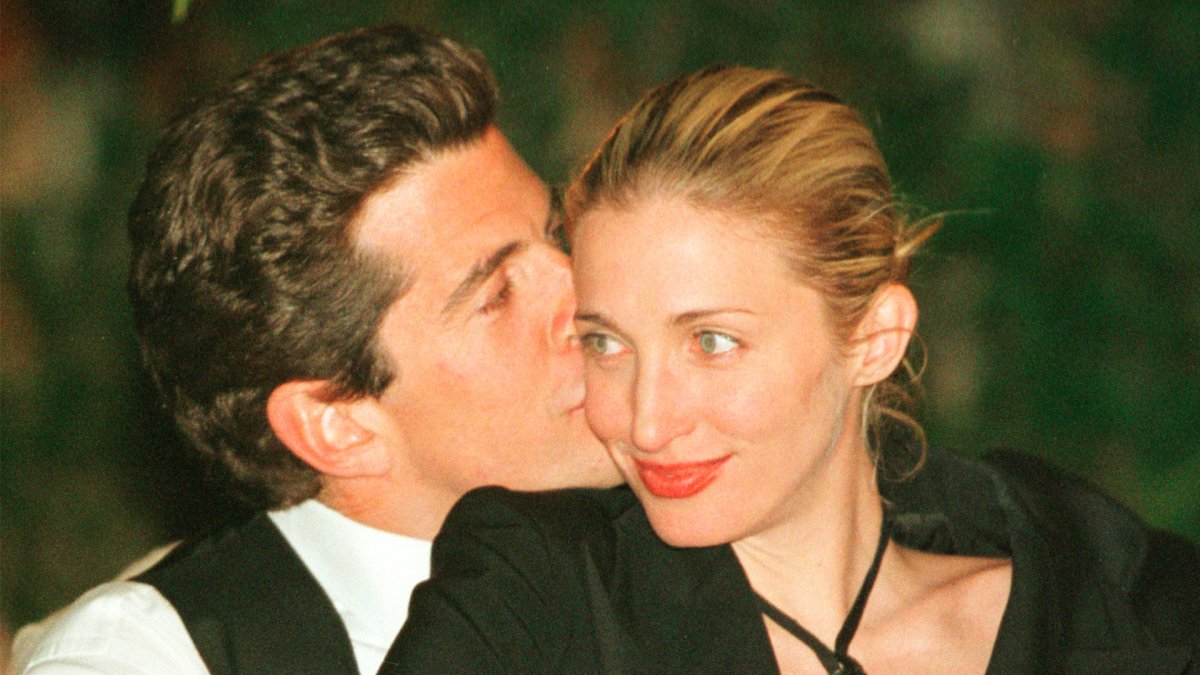 'Love Story' revisits JFK Jr. and Carolyn Bessette
