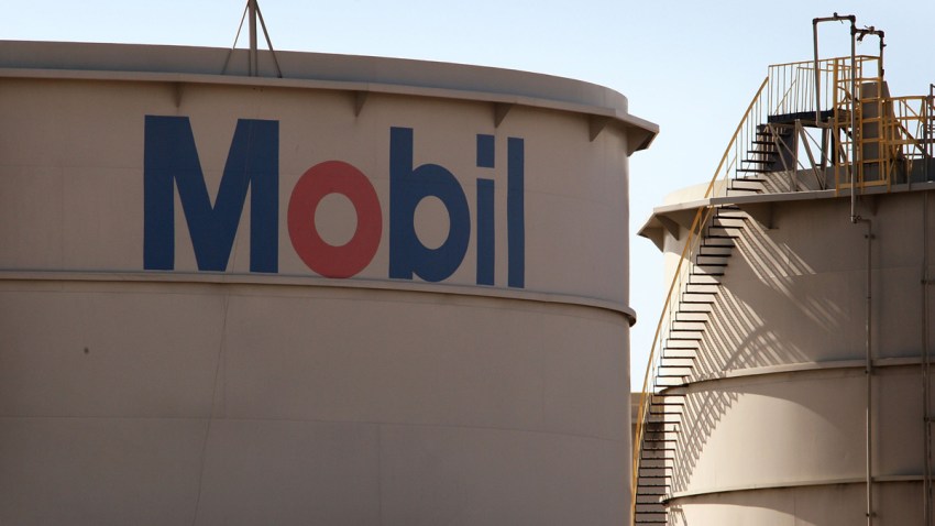 77583798SO001_Exxon_Posts_L