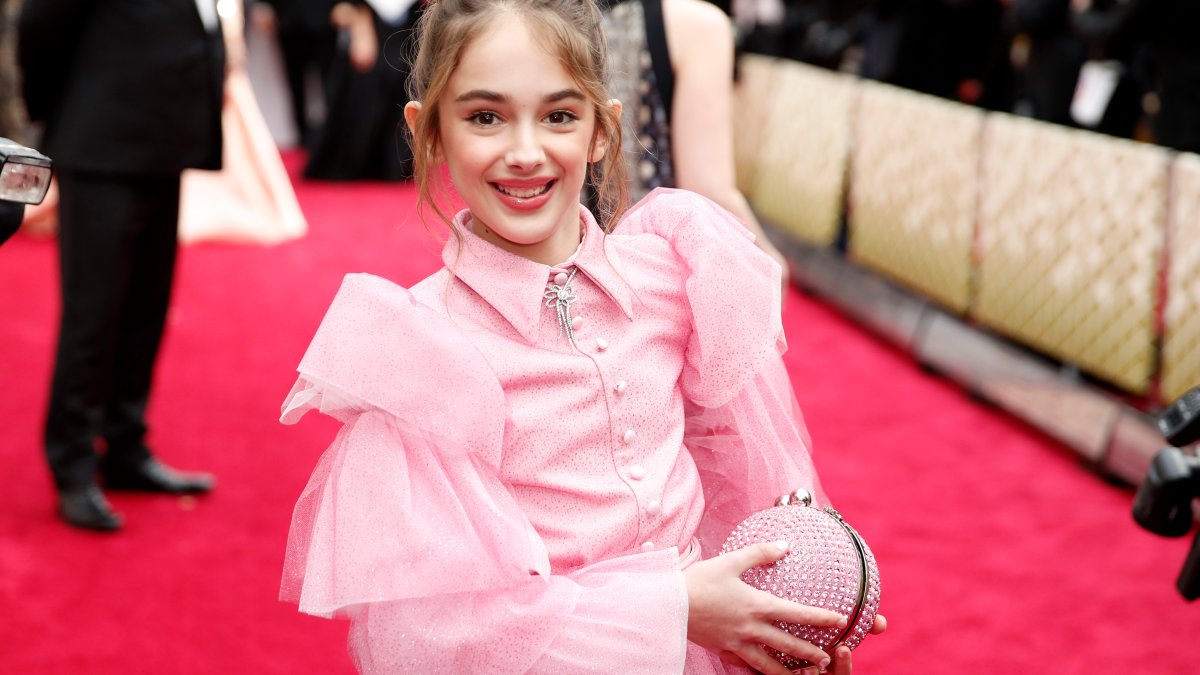 2020 Oscars Julia Butters Packs a Turkey Sandwich Inside Her 2.5K