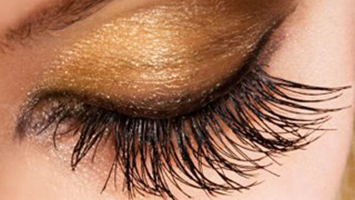 Woman eye eyelashes 722 x 406