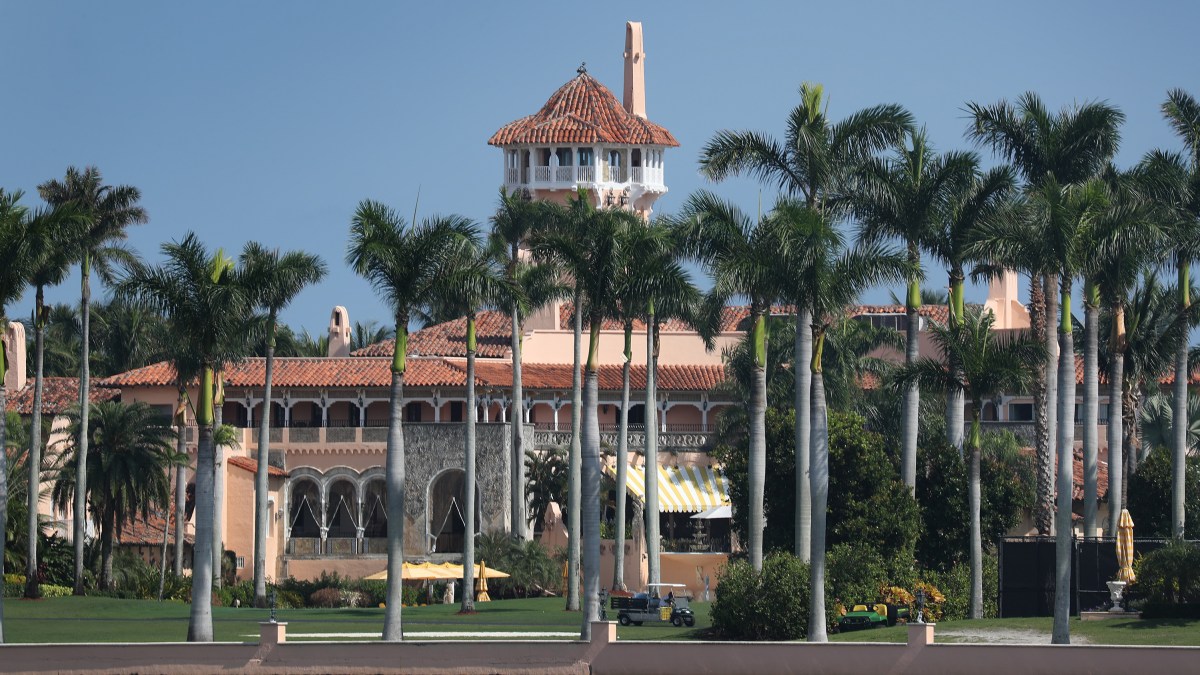 Palm Beach to Decide Whether Former Pres. Trump Can Stay at Mar-a-Lago - Vimarsana News