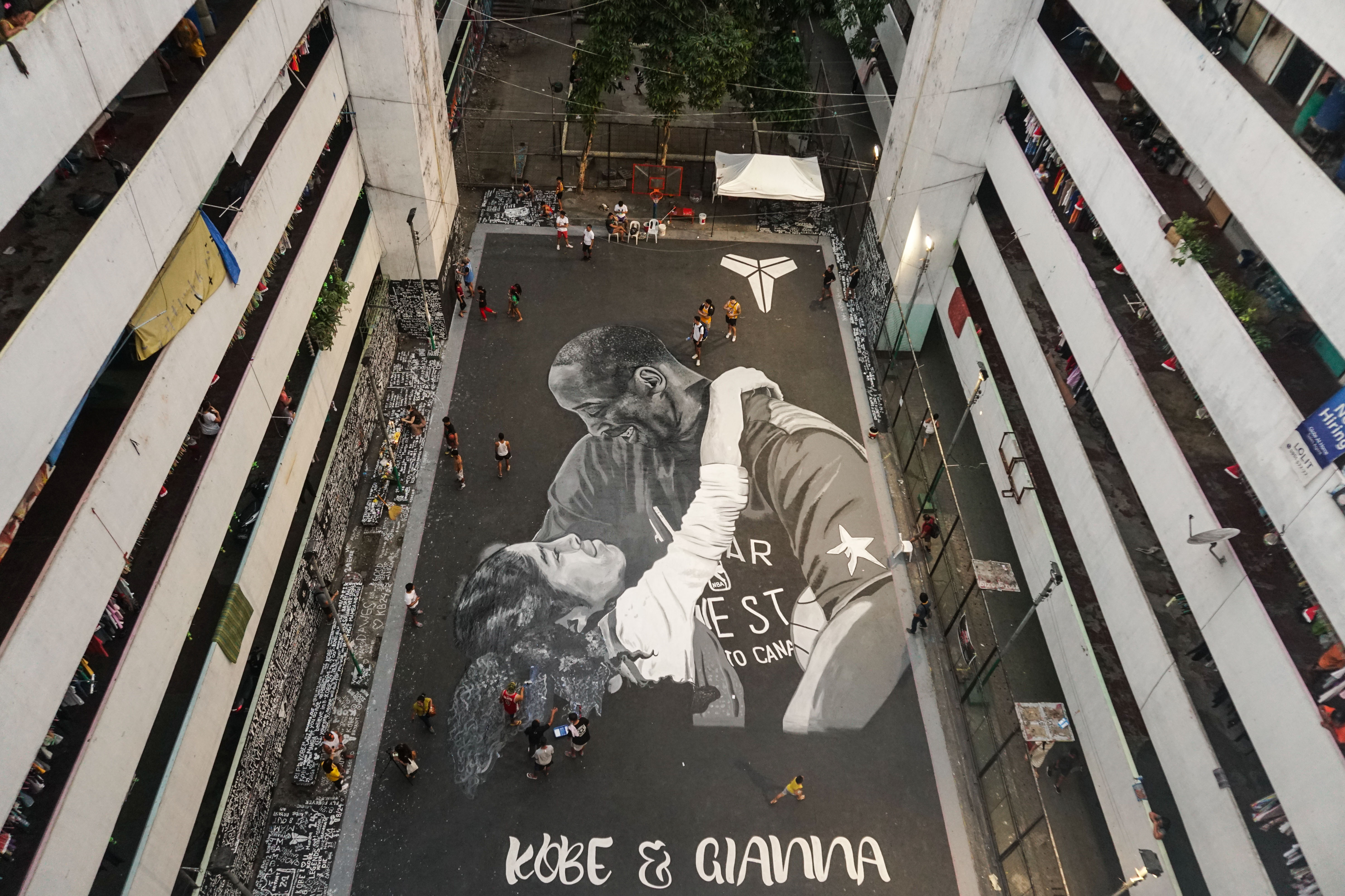 Fans Mourn Nba Great Kobe Bryant S Death Nbc 6 South Florida