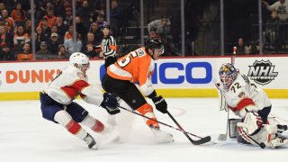 PHILADELPHIA, PA – FEBRUARY 10: Philadelphia Flyers Center Kevin Hayes (13) is hooked by Florida Panthers Left Wing Frank Vatrano (77) during the game between the Florida Panthers and the Philadelphia Flyers on February 10, 2020 at the Wells Fargo Center in Philadelphia, PA.(Photo by Andy Lewis/Icon Sportswire via Getty Images)