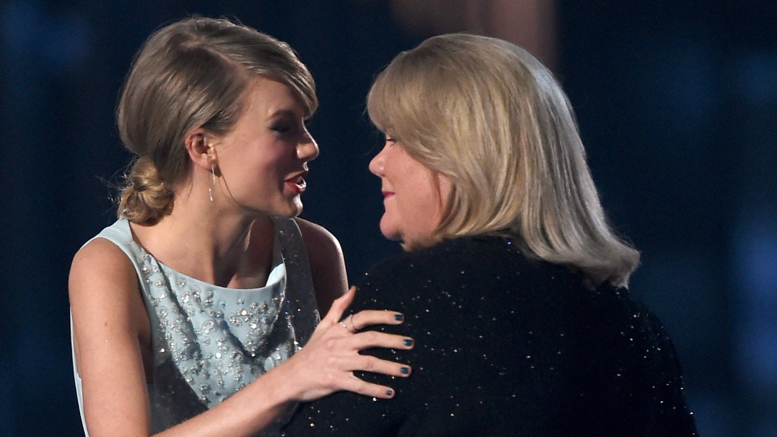 Taylor Swift Reveals Mom Has Been Diagnosed With A Brain Tumor Nbc 6 South Florida