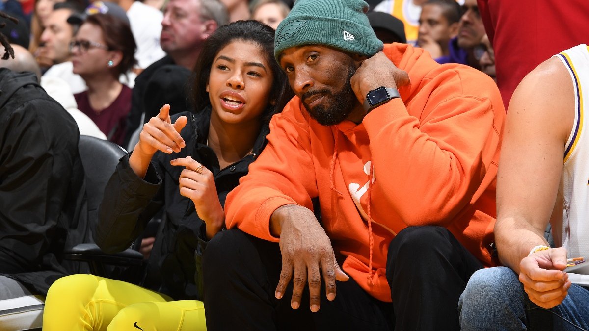 Lakers to unveil statue of Kobe Bryant and daughter Gigi in Los Angeles