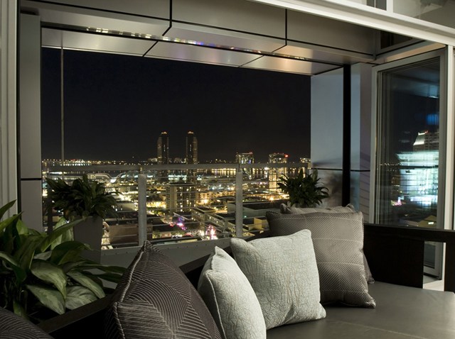 Luxe---Sofa.Skyline