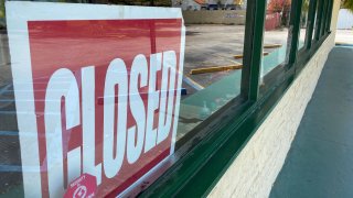 Clientes y dueños de negocios tendrán que cumplir las normas.