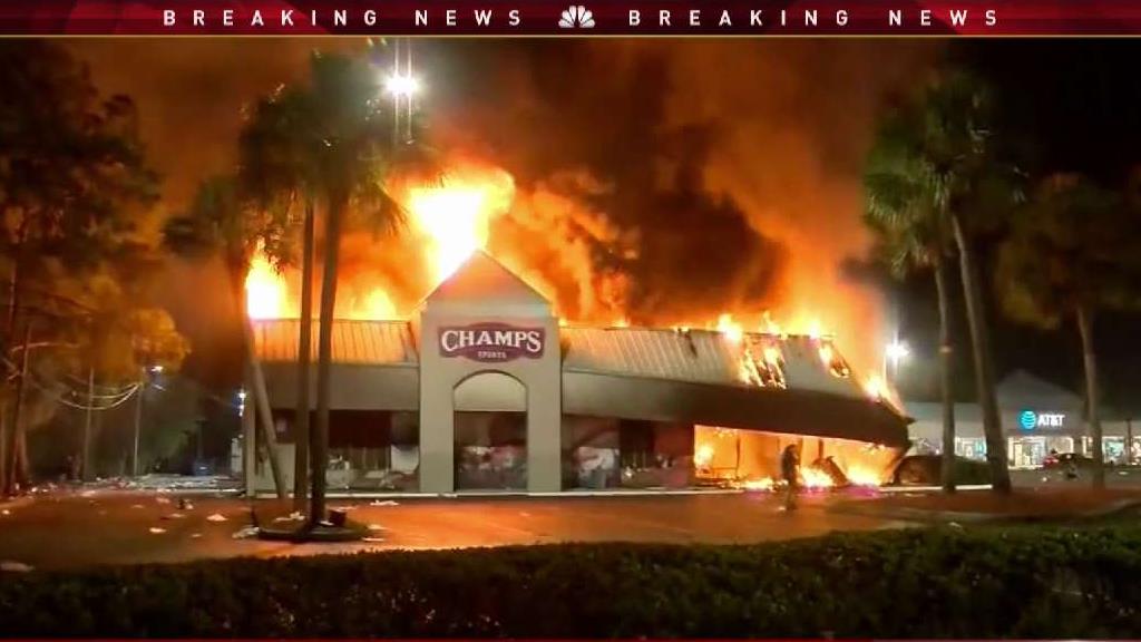 Store Burns To The Ground After Tampa Protest Nbc 6 South Florida