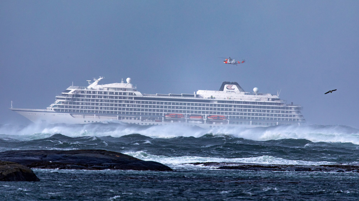 viking cruise ship caught in storm