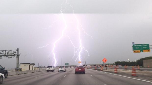 JUST IN: Sawgrass Mills Mall closed due to flooding; cars submerged in lot