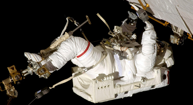 astronaut-spacewalk-0727