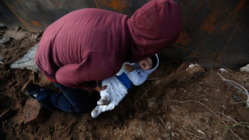 Central America Migrant Caravan - Jumping the Wall Photo Gallery