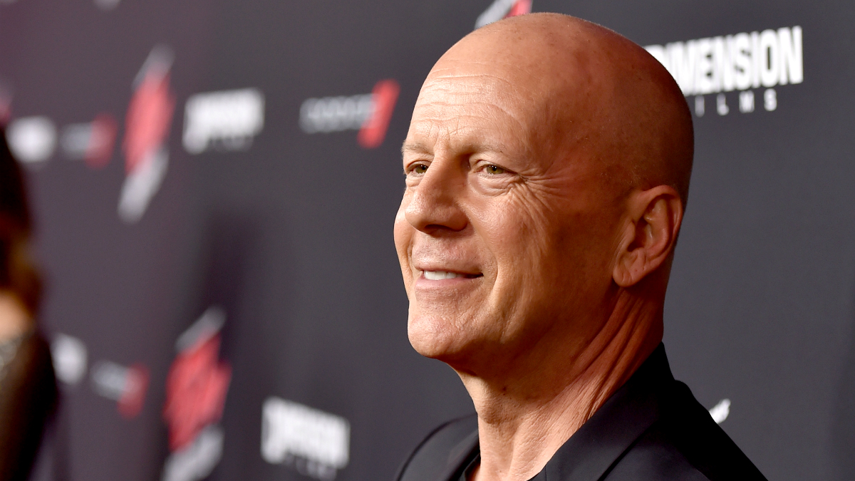 Bruce Willis Poses for Loved ones Photograph With Demi Moore, Emma Heming Willis and 5 Little ones