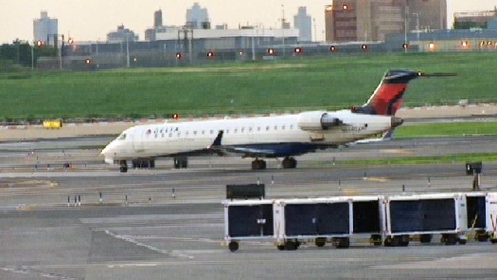 delta laguardia