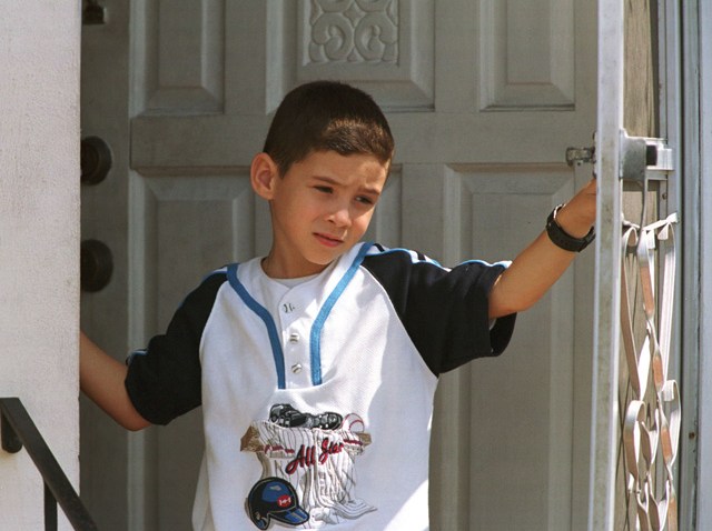 3673791elian_20010702_03399.jpg