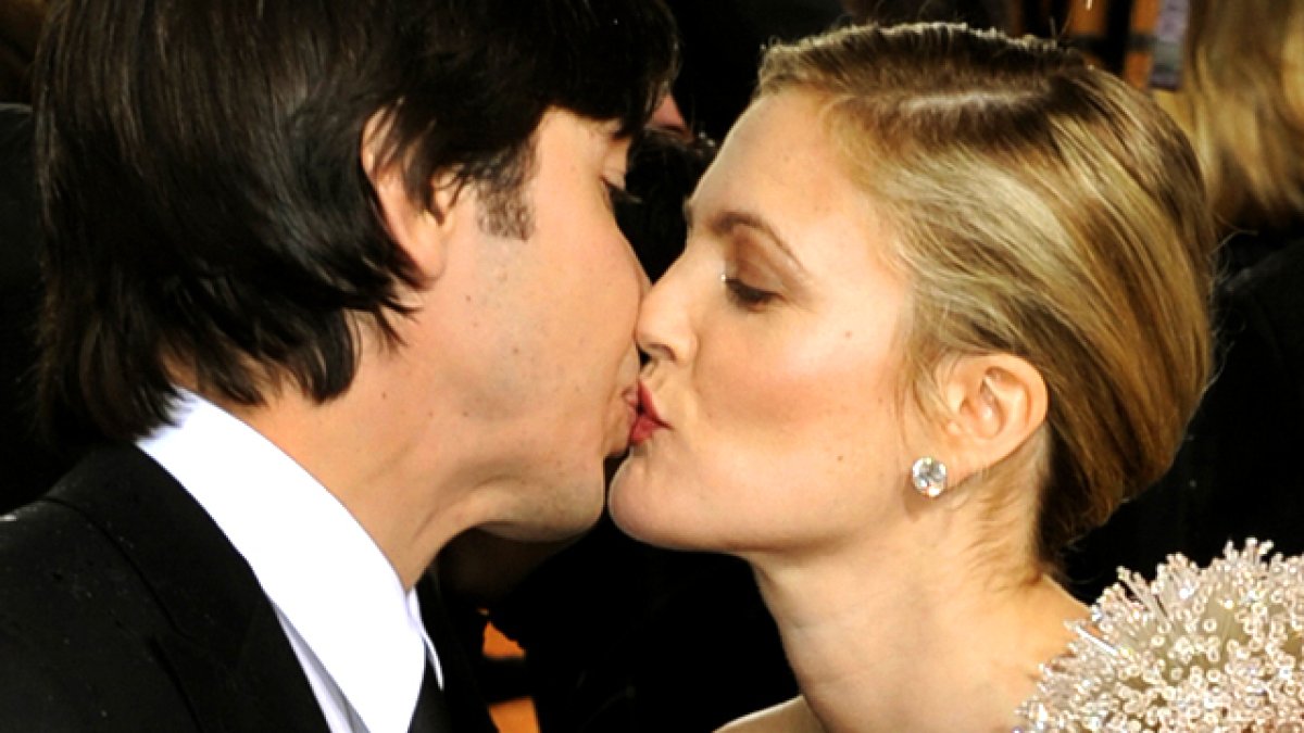 Drew Barrymore & Justin Long “Exploit” Their “History” For “Going The Distance”