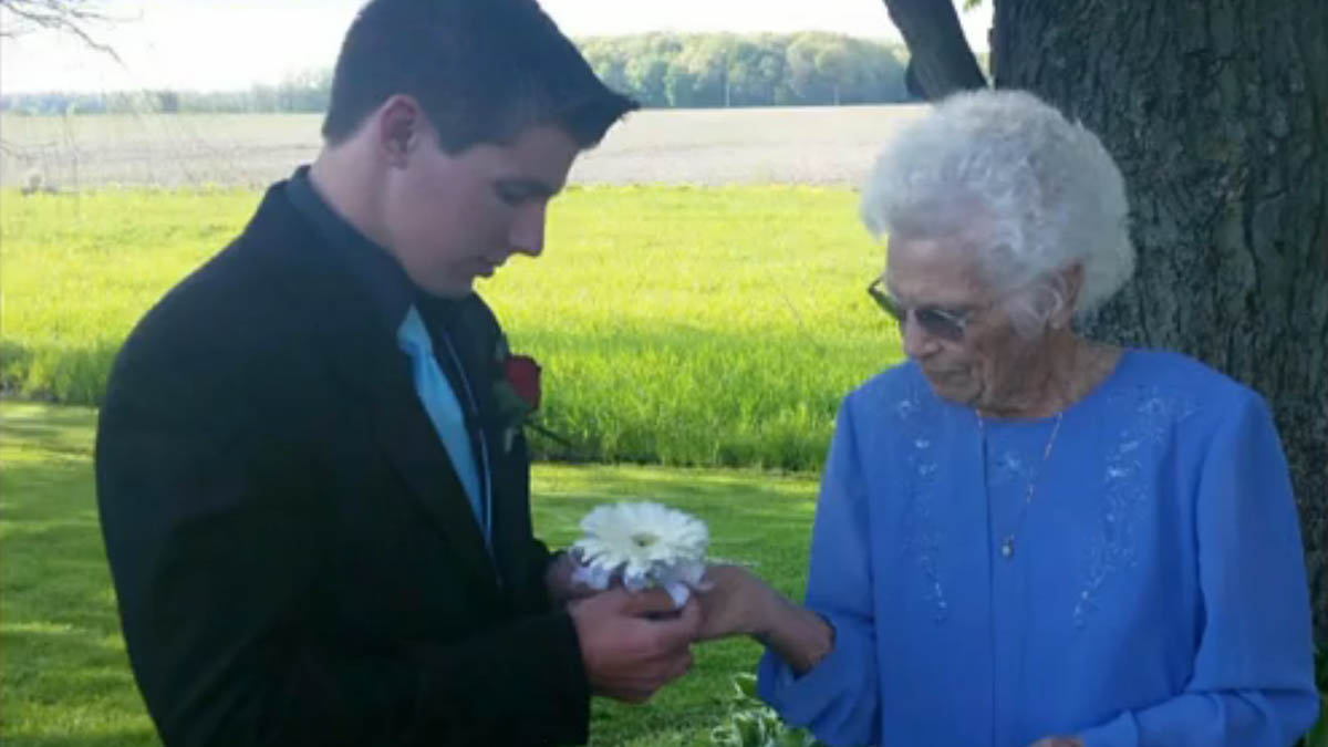 Indiana Teen Takes His 93 Year Old Great Grandma To Prom Nbc 6 South 