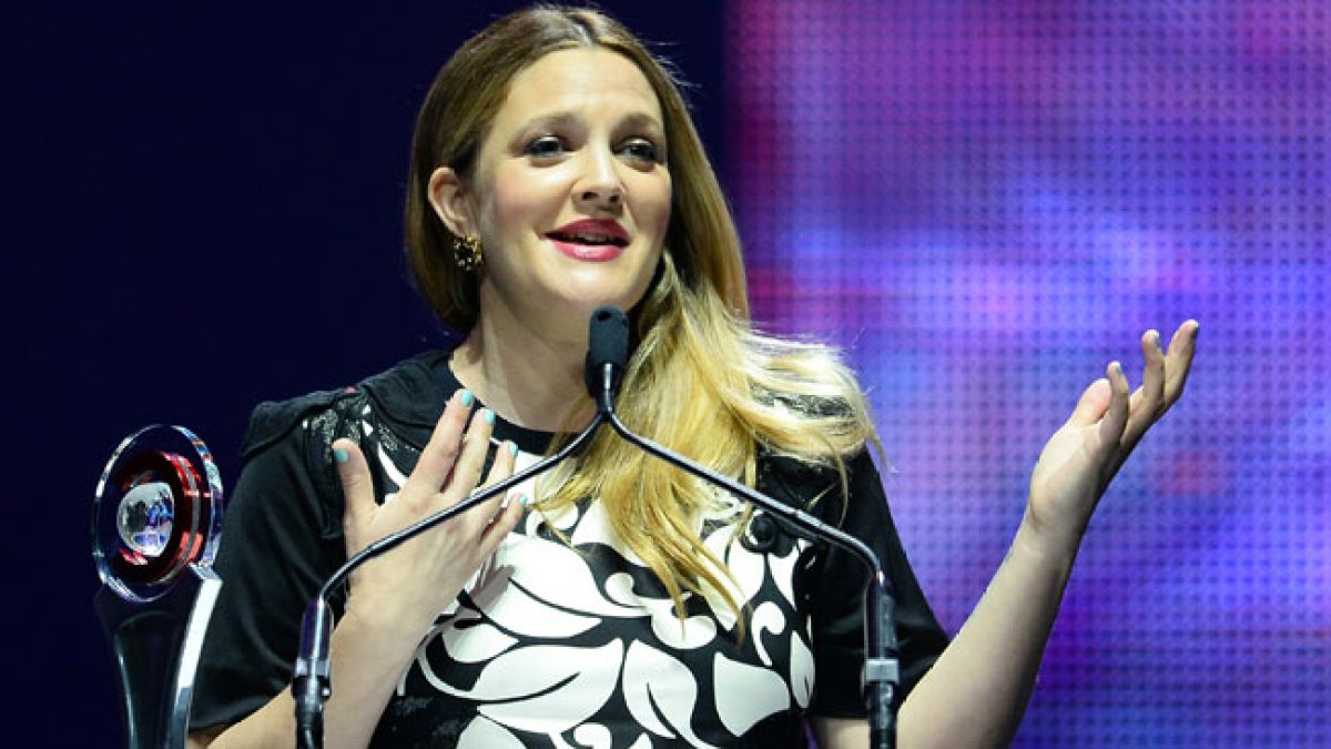 Tearful Drew Barrymore troubles apology for converse demonstrate return amid strike