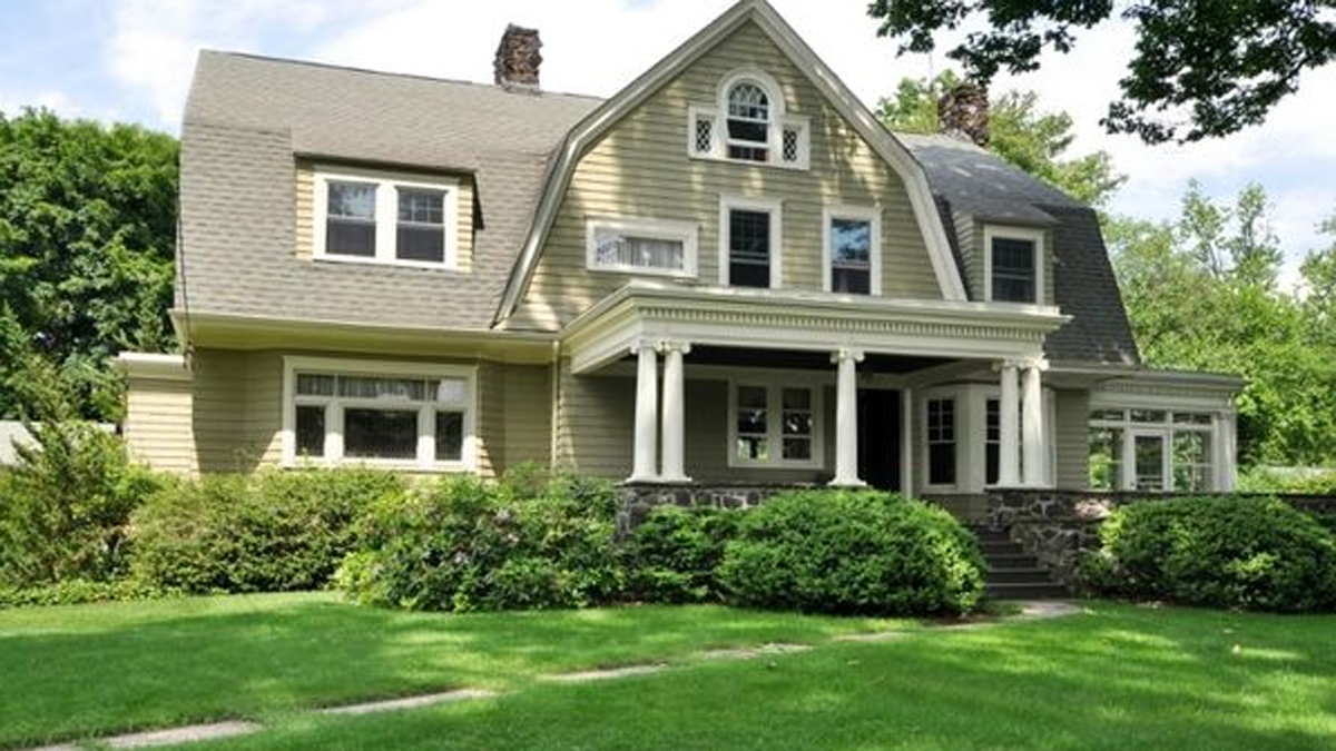 ‘Go House!’ Residents of NJ City Are About ‘The Watcher’ — and They Want Admirers Out ‘Go House!’ Residents of NJ City Are About ‘The Watcher’ — and They Want Admirers Out