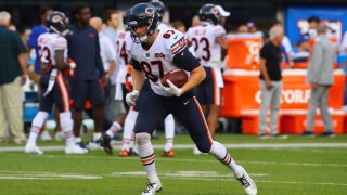EAST RUTHERFORD, NJ – AUGUST 16: Chicago Bears tight end Adam Shaheen (87) warms up prior to the National Football League game between the New York Giants and the Chicago Bears on August 16, 2019 at MetLife Stadium in East Rutherford, NJ. (Photo by Rich Graessle/Icon Sportswire via Getty Images)