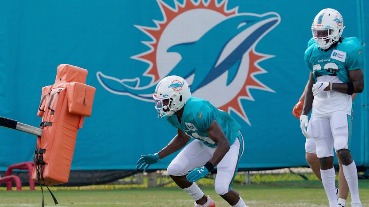 Miami Dolphins place cornerback Xavien Howard on PUP list