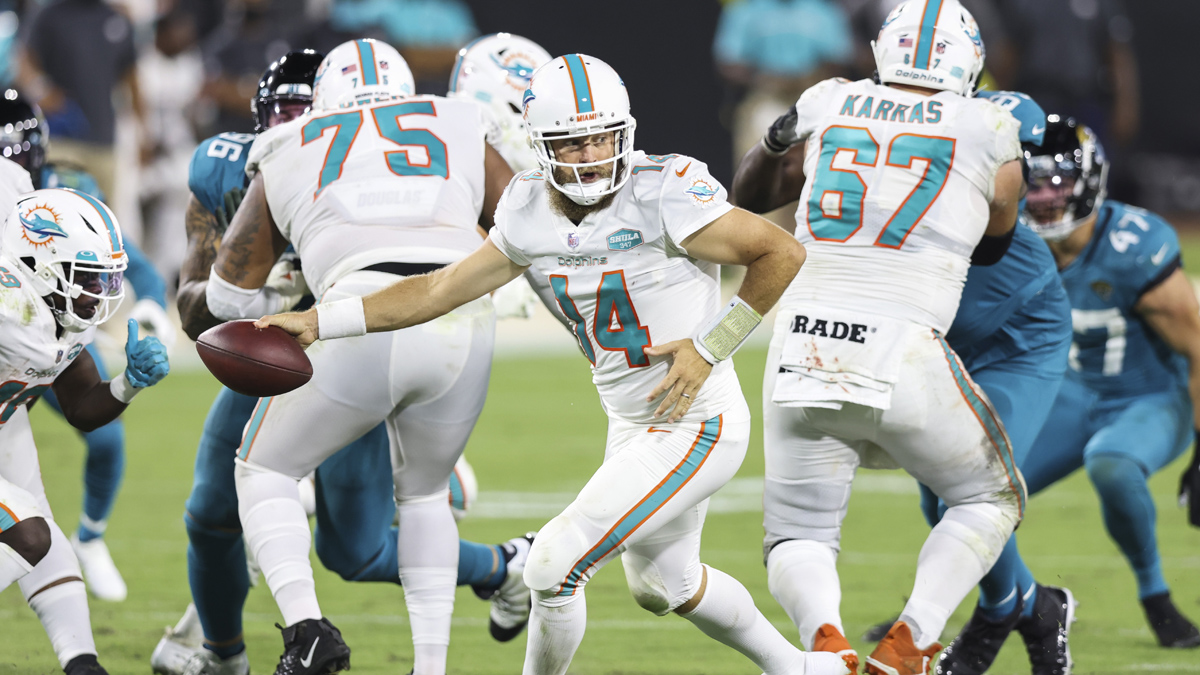 Fitzpatrick keeps his job as Dolphins QB for another week - The San Diego  Union-Tribune