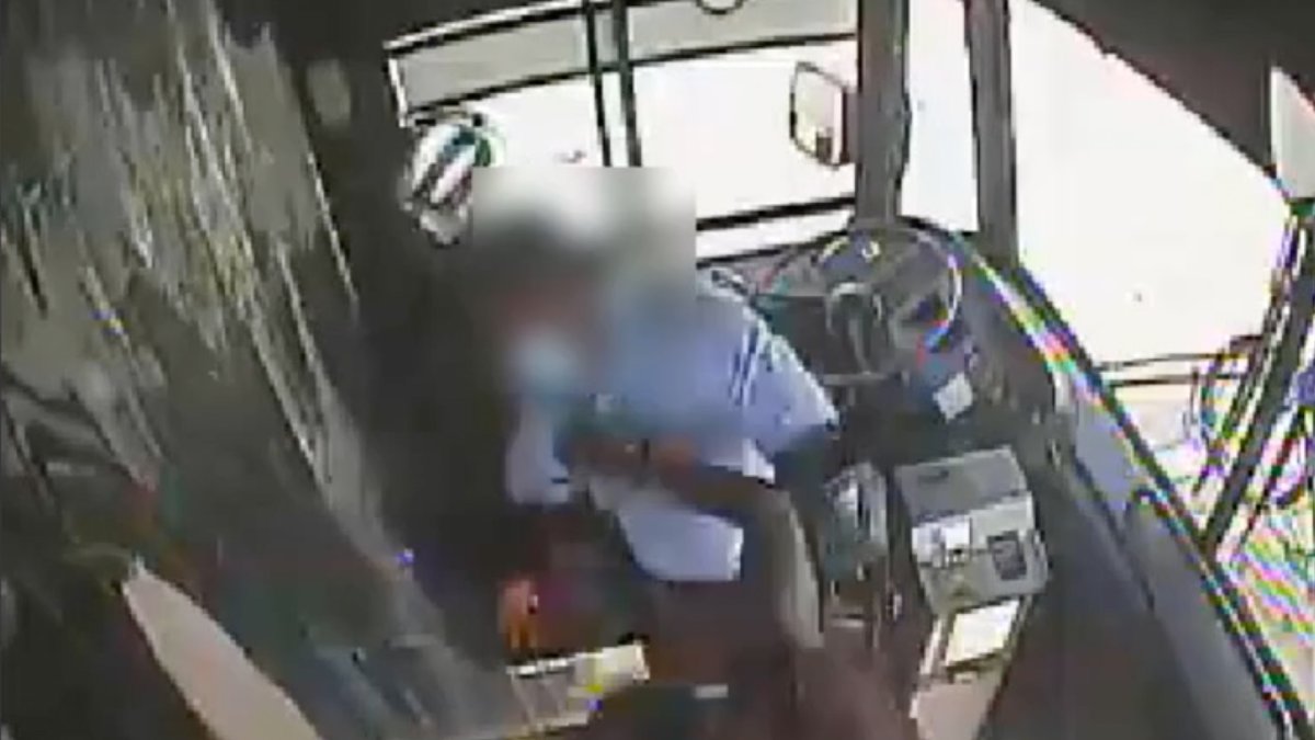 Detectives Looking For Suspect Who Punched Broward County Bus Driver in
