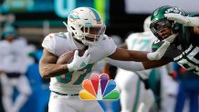 EAST RUTHERFORD, NEW JERSEY - DECEMBER 08: (NEW YORK DAILIES OUT) Myles Gaskin #37 of the Miami Dolphins in action against the New York Jets at MetLife Stadium on December 08, 2019 in East Rutherford, New Jersey. The Jets defeated the Dolphins 22-21. (Photo by Jim McIsaac/Getty Images)