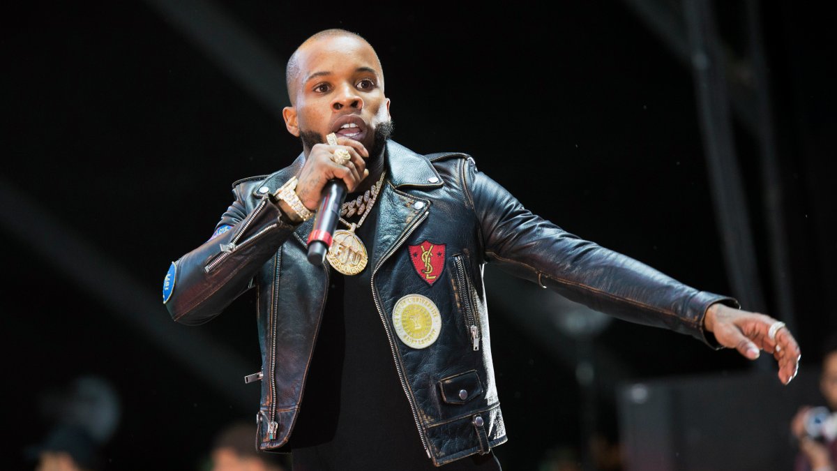 Tory Lanez Violated Restraining Orders for Megan Thee Stallion: Prosecutors Tory Lanez Violated Restraining Orders for Megan Thee Stallion: Prosecutors