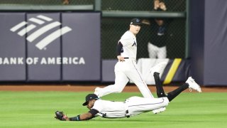HOUSTON, TEXAS – OCTOBER 08: Lewis Brinson #25 of the Miami Marlins catches a ball hit by Travis d’Arnaud #16 of the Atlanta Braves during the eighth inning in Game Three of the National League Division Series at Minute Maid Park on October 08, 2020 in Houston, Texas. (Photo by Elsa/Getty Images)