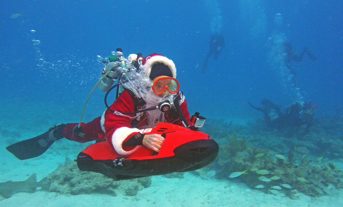 Santa Claus Spotted Diving Off Florida Keys - Vimarsana News