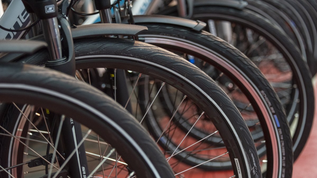 Woman dies after colliding with e-bike in Key Biscayne - Vimarsana News